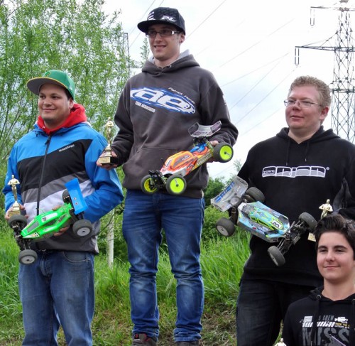 Patrick Hofer wins round 2 of 1/10 Off Road Swiss Championship in both 2WD and 4WD classes !