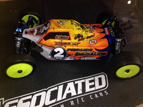 Patrick Hofer / Team Associated B44.3 takes second place @ Indoor Dirt Race Germany